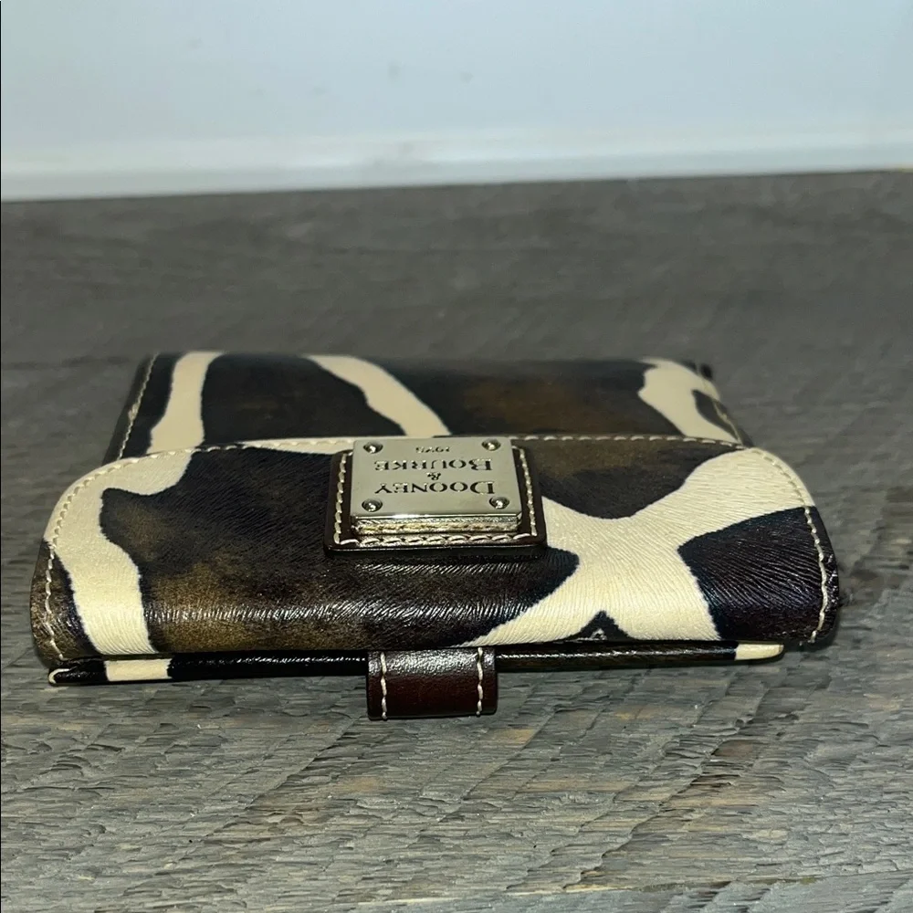 Dooney & Bourke Leather Giraffe Print Wallet - Picture 11 of 11